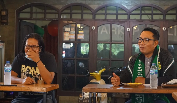 Ridwan Kamil Temui Bonek di Surabaya, Ada Apa?