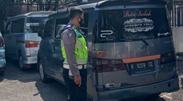Pemudik Curi Start Lintasi Jalur Cileunyi, Pakai Travel Gelap