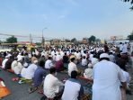 Viral Foto Jamaah Sholat Idul Fitri Membludak di Bekasi