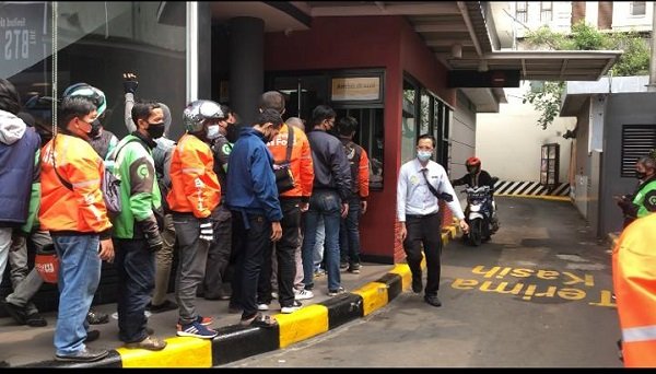 Donasi Army Indonesia untuk Ojol BTS Meal Tembus Rp36 Juta