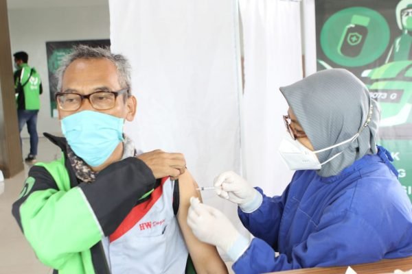 Mitra Gojek di Cirebon Dapatkan Akses Vaksinasi Covid-19