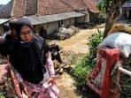 Tanggul Jebol, Rumah 500 KK di Kabupaten Bandung Terendam Banjir hingga 1 Meter