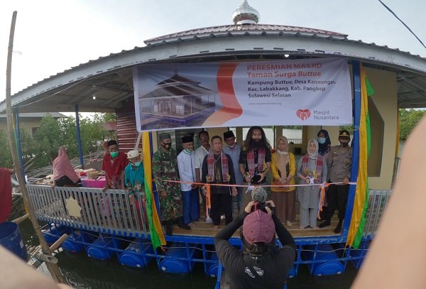 YMN Resmikan Masjid Terapung Satu-satunya di Sulsel