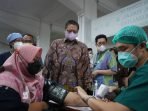 Berkunjung ke Sentra Vaksinasi Serviam, Menko Airlangga Ingatkan Masyarakat Tetap Patuhi Protokol Kesehatan