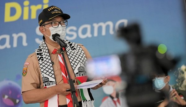 Ridwan Kamil Serahkan Bantuan Masyarakat Jabar Senilai Rp1,5 M untuk Palestina