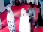 Viral Aksi Bejat Pria Bersarung Lecehkan Wanita saat Salat di Musala