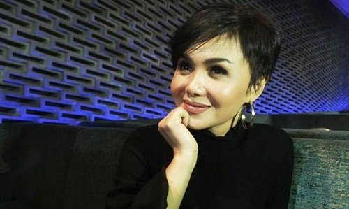 Blak-blakan, Yuni Shara Temani Anak Nonton Film Dewasa