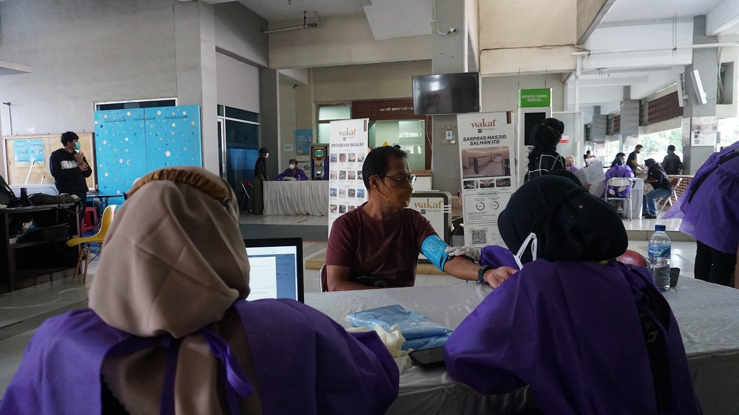 1.847 Orang Divaksin Covid-19 Dosis Kedua di Area Masjid Salman ITB