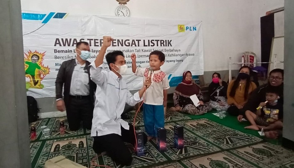 Ganggu Sistem Kelistrikan, PLN Ingatkan Bahaya Main Layang-layang Dekat Jaringan Listrik