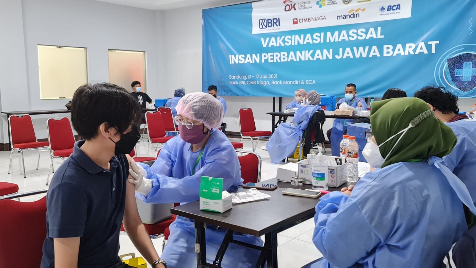 OJK Gelar Vaksinasi Massal Insan Perbankan Jabar
