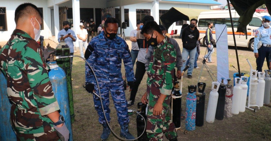Pengisian Oksigen TNI AU Lanud Sulaiman  Diserbu Masyarakat