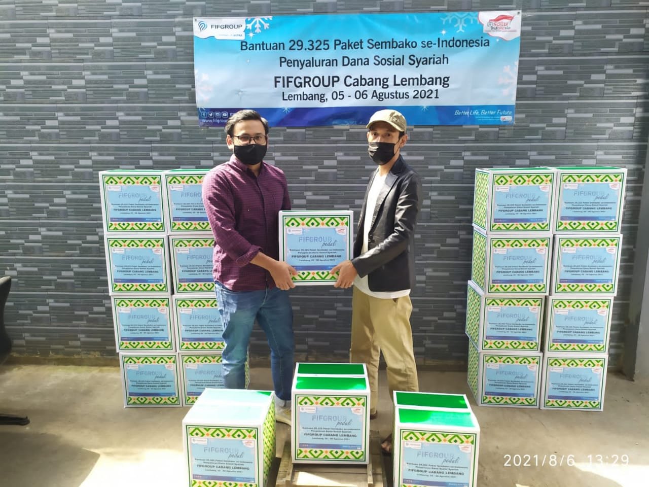 Berikan Bantuan Sembako 100 Paket Sembako di Lembang