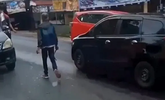 Tenteng Celurit, Tantang Pedagang, Tapi Ciut saat Didatangi Polisi
