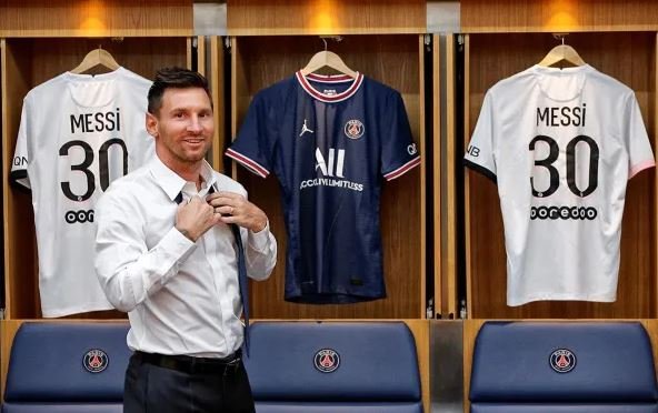 Lionel Messi Resmi Berkostum PSG, Tabrak Aturan Liga Prancis
