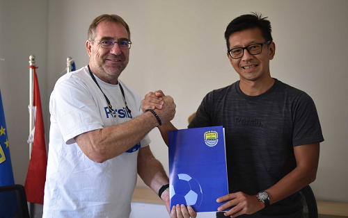 Persib Bandung Resmi Perpanjang Kontrak Robert Alberts