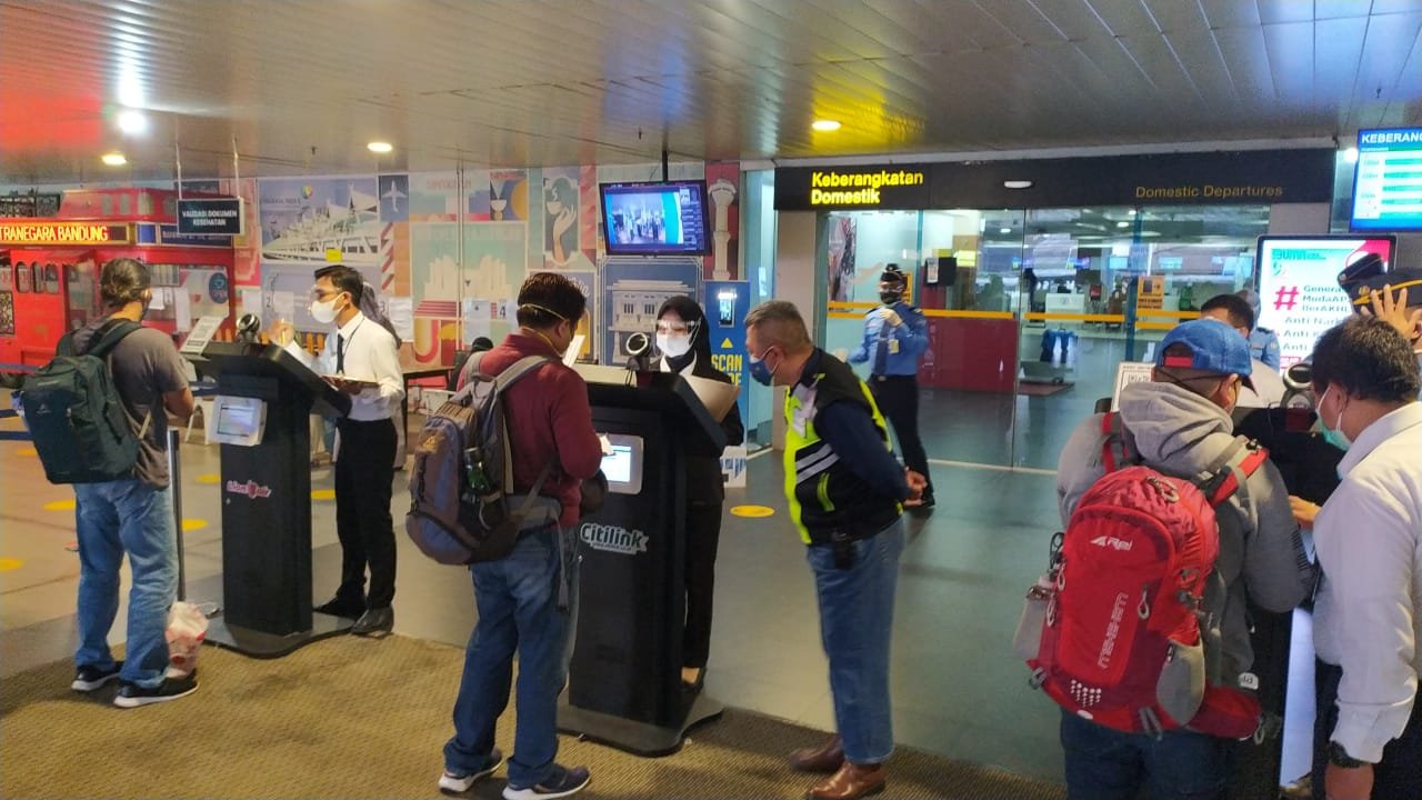 Penggunaan PeduliLindungi di Bandara AP II Tembus 1 Juta Kali untuk Proses Keberangkatan dan Kedatangan Penerbangan