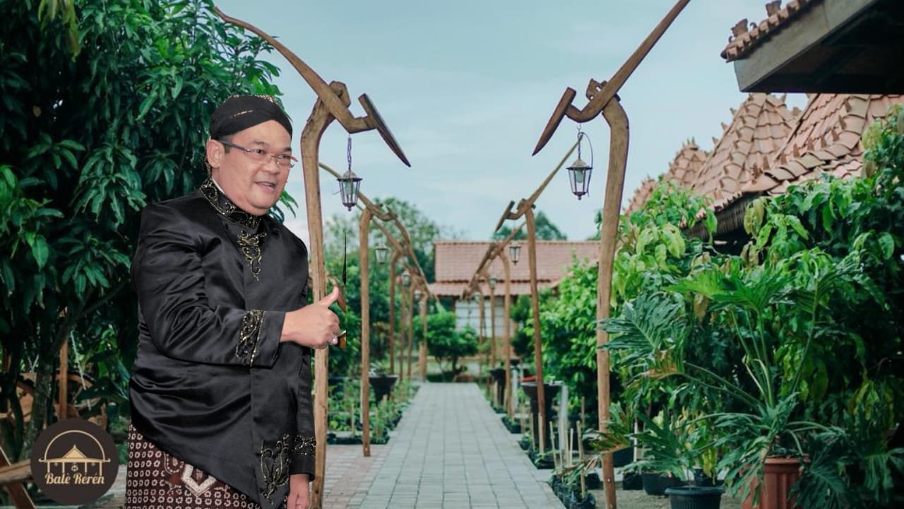 Purna Tugas, Mantan Rektor Ini Dirikan Rumah Makan Edukatif