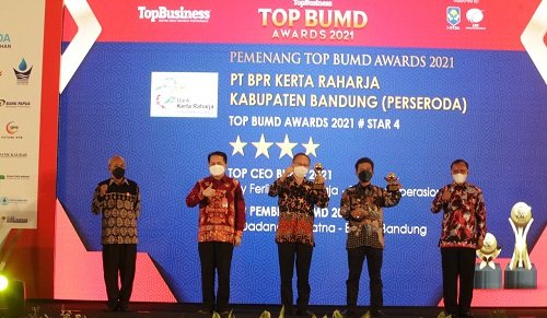 Bupati Bandung Raih TOP Pembina BUMD 2021
