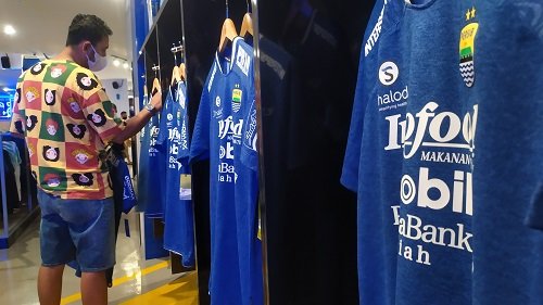 Persib Rilis Kostum Anyar, Jersey Marc Klok Laku Keras