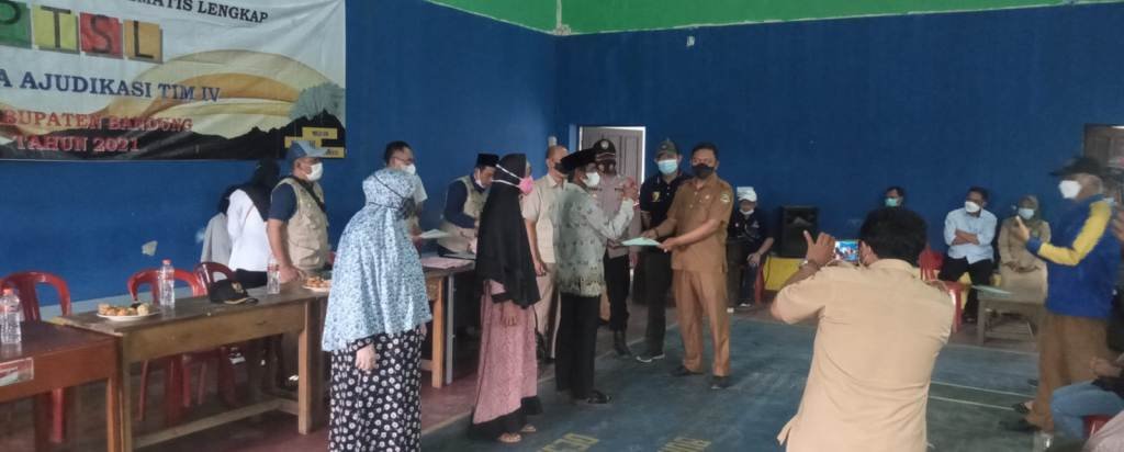 Sertifikat Program PTSL Desa Cipaku Mulai Diserahkan