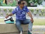 Ridwan Kamil Desain Celana Jeans Berbahan Limbah Plastik