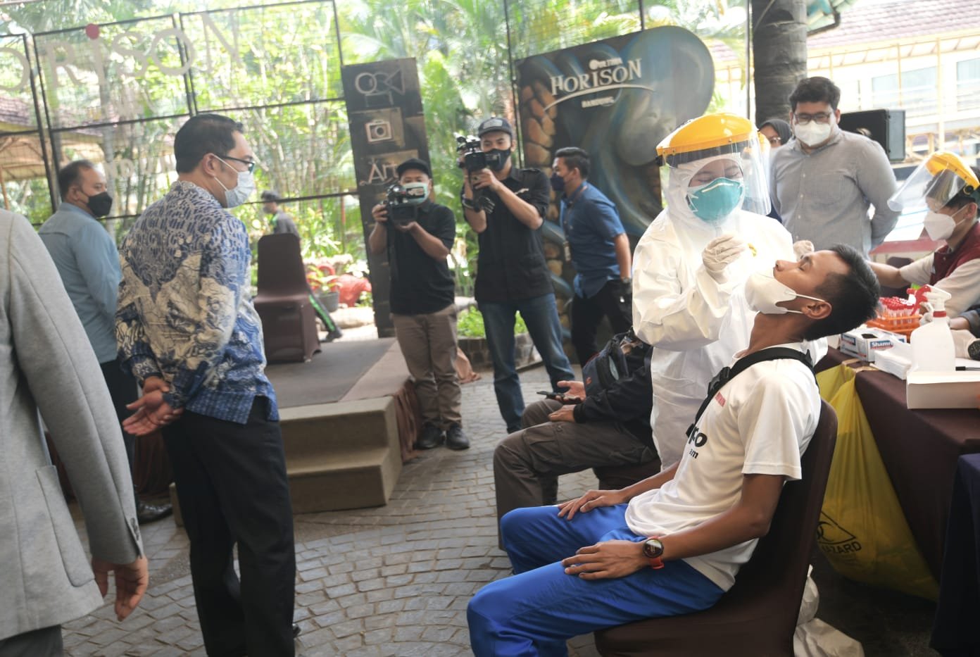 Ridwan Kamil Tinjau Atlet Kontingen PON yang Menjalani Pemulihan