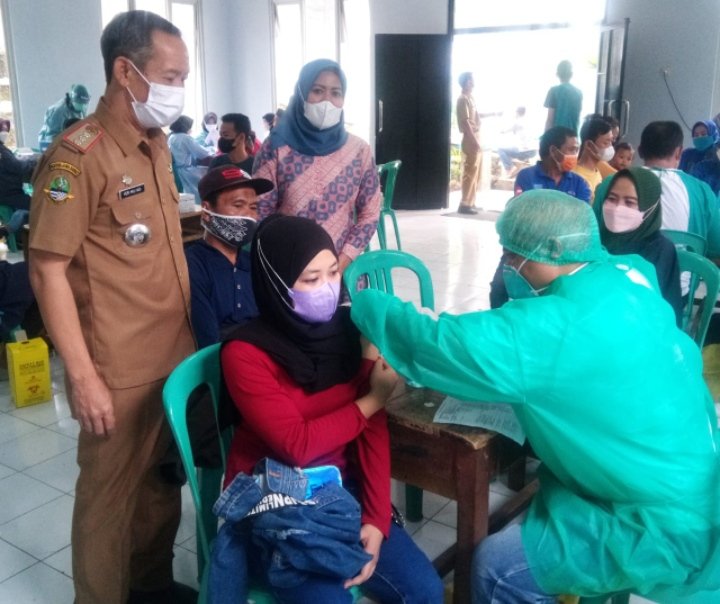 Forkompimcam Paseh dan Puskesmas Lakukan Gebyar Percepatan Vaksinasi
