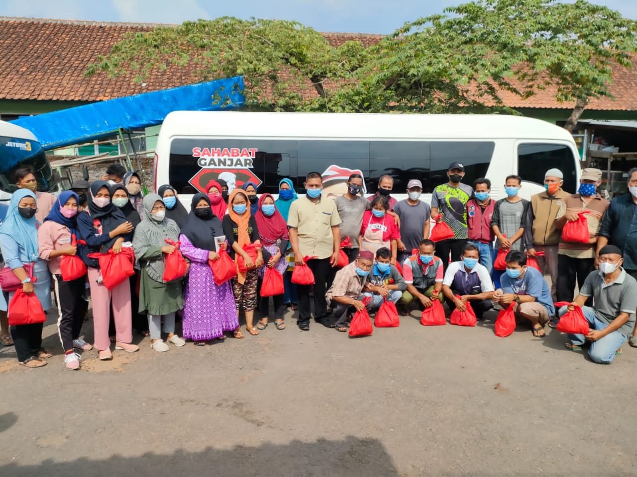 Sahabat Ganjar Gelar Baksos Sasar Pedagang Hingga Keluarga Nelayan