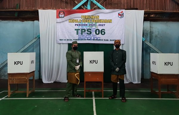 TPS Unik Bernuansa Pesta Pernikahan Ramaikan Pilkades Serentak Kabupaten Bandung