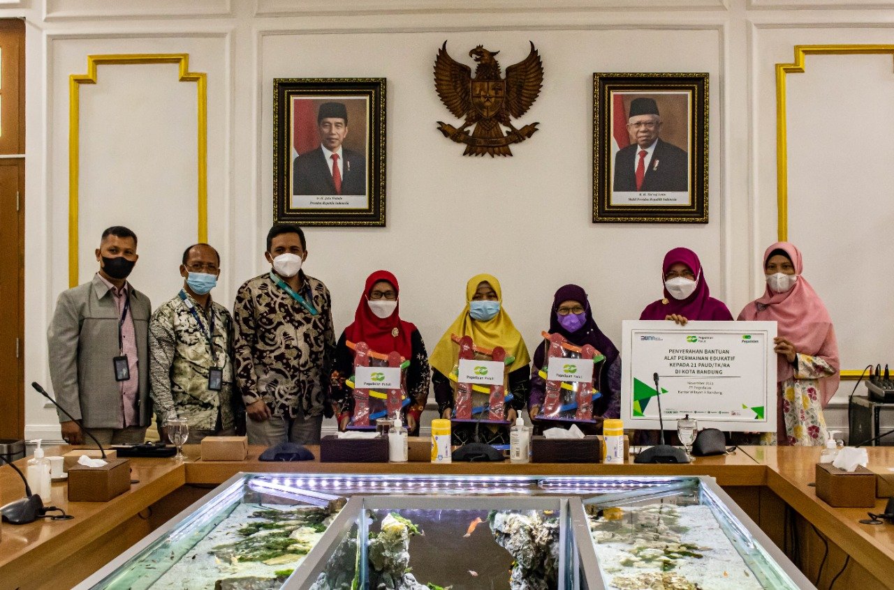 Pegadaian Serahkan Bantuan Alat Permainan Edukatif ke 21 PAUD/TK/RA di Kota Bandung