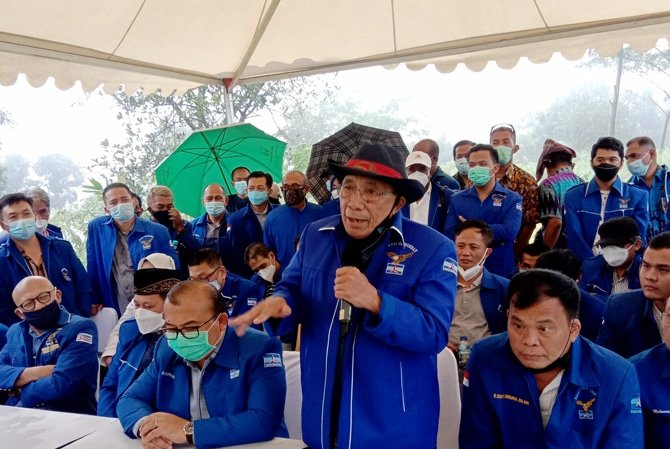 Politikus Senior Max Sopacua Meninggal Dunia