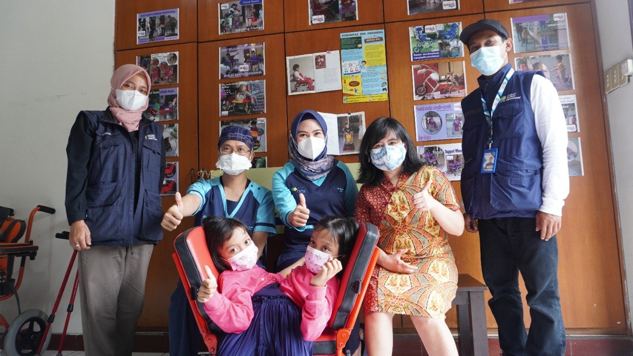 Kursi Roda Khusus Anak Kembar Siam Asal Garut Sudah Siap Pakai