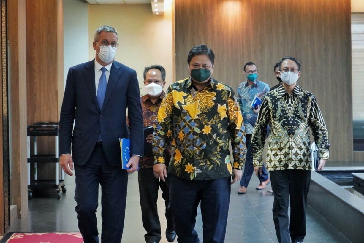 Bahas Kerja Sama Ekonomi Bilateral, Menko Airlangga Bertemu Dubes Uni Eropa Vincent Piket