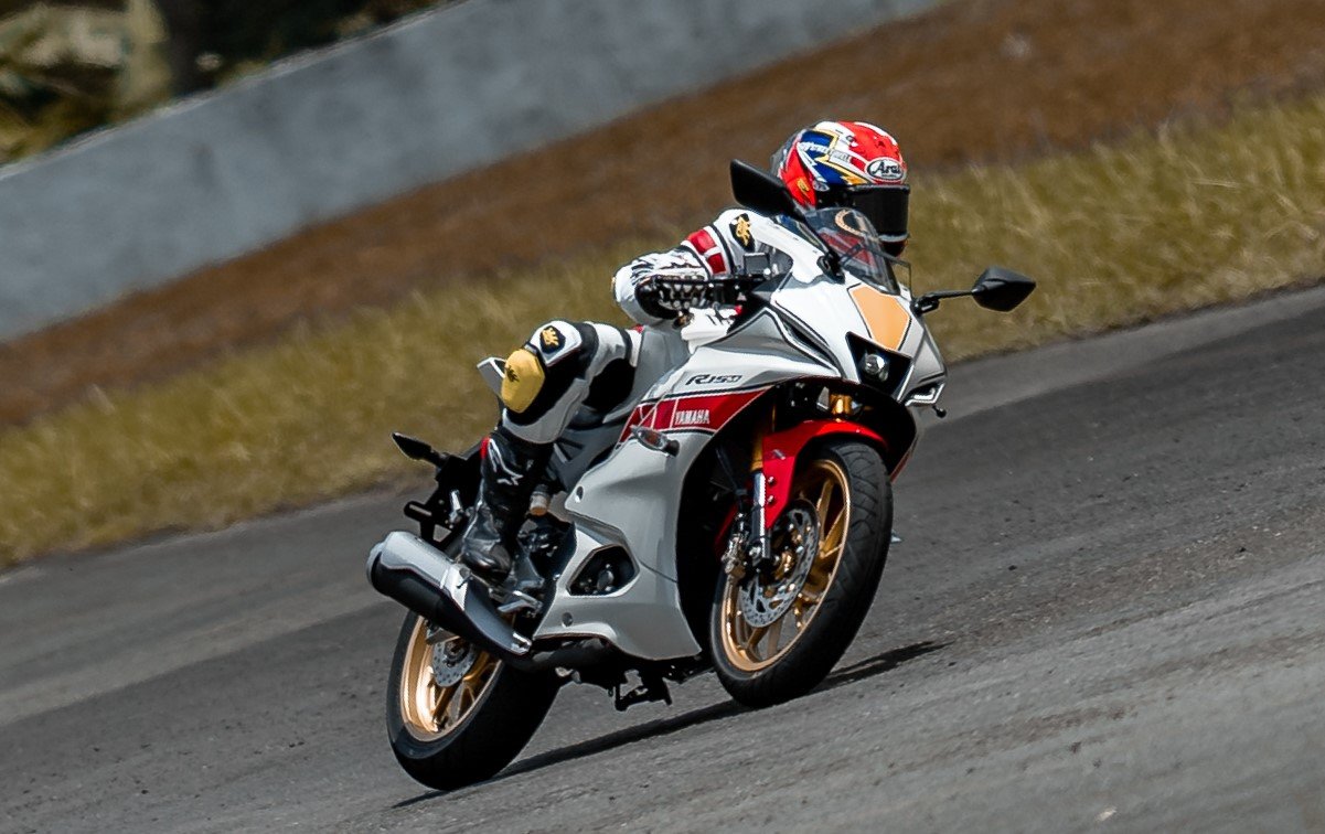 Pembalap Yamaha Racing Indonesia Uji Kemampuan All New R15 Connected di Sirkuit Sentul