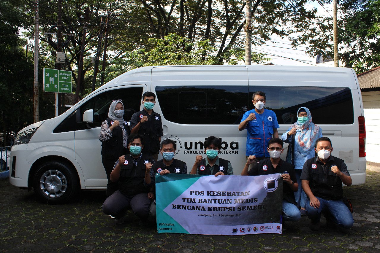 FK Unisba Kirim Relawan Bantu Korban Bencana Semeru