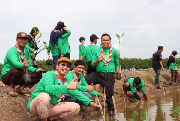 Lestarikan Lingkungan, LDII Depok Tanam 250 Mangrove