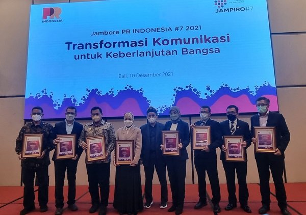 Berkinerja Positif, Mendag Lutfi Terima Penghargaan Most Popular Leader
