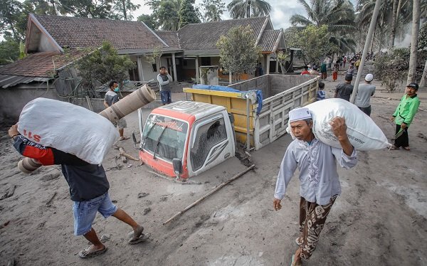 Ridwan Kamil Kirim Doa untuk Korban Erupsi Gunung Semeru
