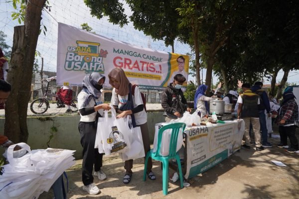 Kelompok UMKM usAHA Borong Dagangan Pedagang Kaki Lima Padalarang