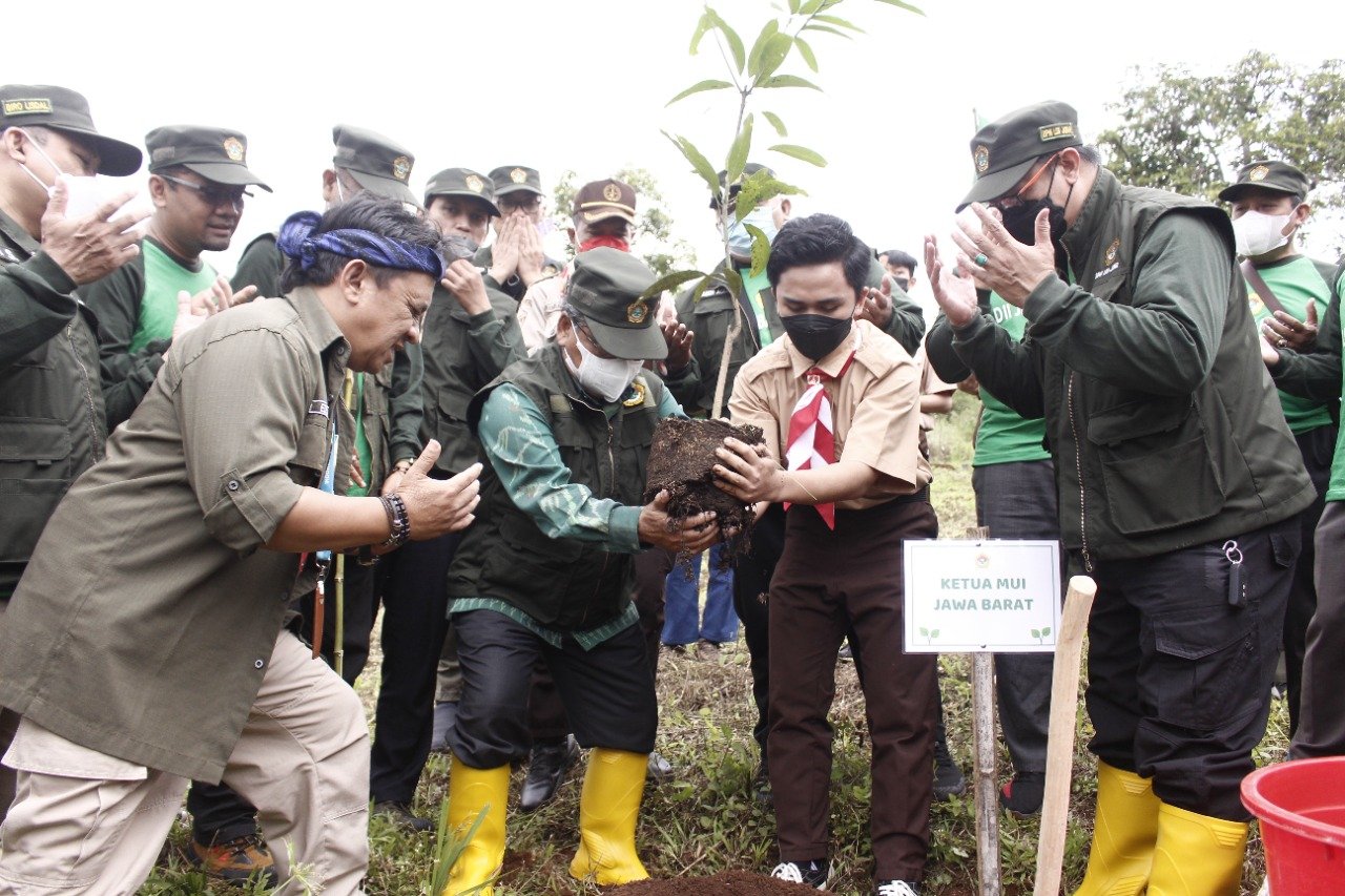 LDII Bantu Pemerintah Tutupi Lahan Kritis di Wilayah 5 Jawa Barat