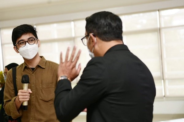 Temui Penerima Beasiswa JFLS di UGM, Ridwan Kamil Beri Pesan Menyentuh