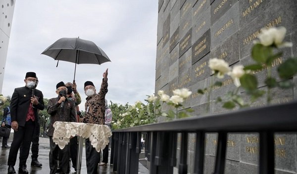 Wapres Ma’ruf Amin Resmikan Monumen Pahlawan Covid-19 Jabar di Bandung