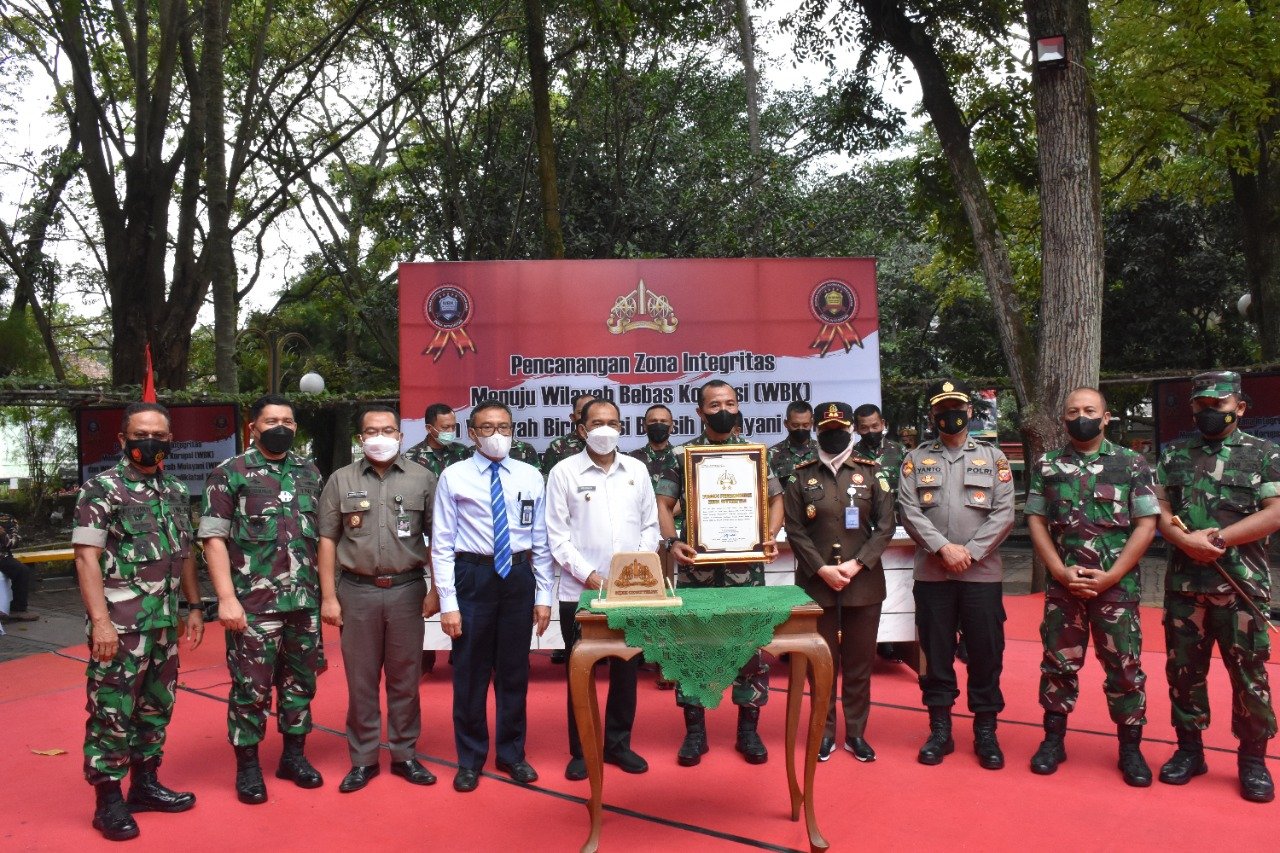 Pussenarmed Kodiklat TNI AD Cimahi Canangkan Zona Integritas