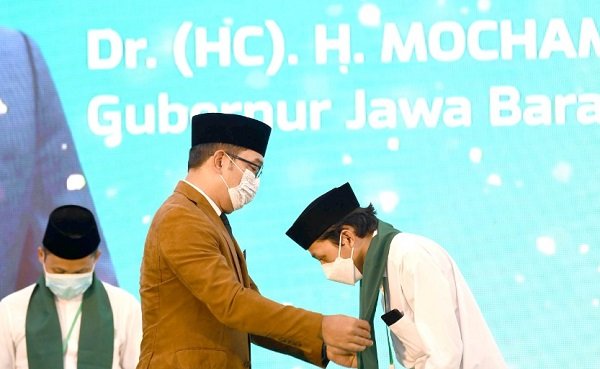 Ridwan Kamil Wisuda 2.000 Penghapal Al-Qur’an
