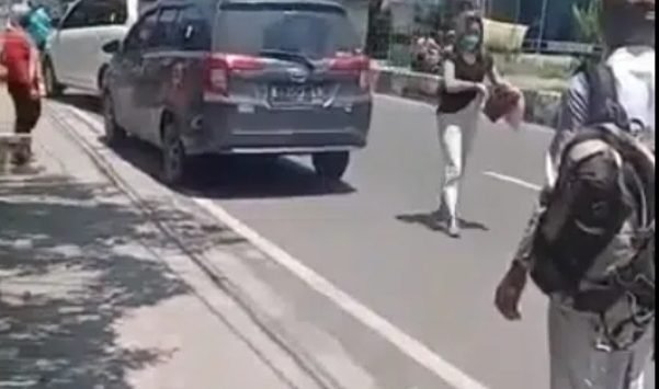 Layangan Putus Versi Cirebon, Istri Labrak Pelakor hingga Lari Terbirit-birit