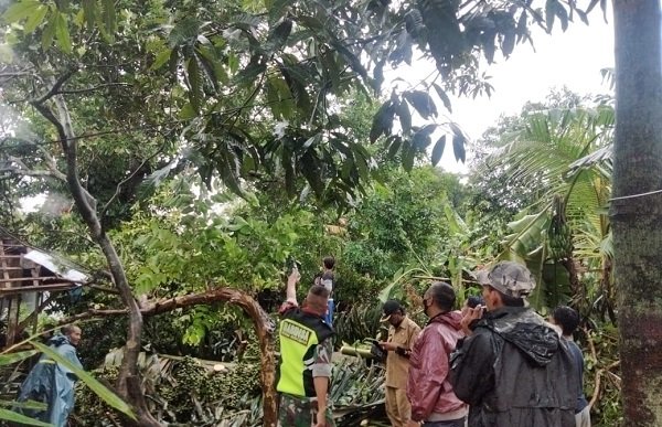 Ratusan Rumah di KBB Porak Poranda Diterjang Hujan Deras Disertai Angin Kencang