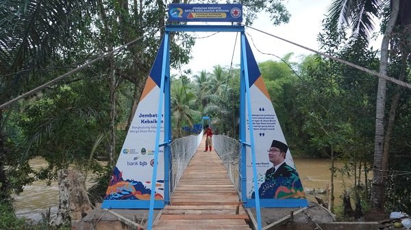 JQR Bangun Jembatan, Warga 2 Desa di Ciamis Tak Perlu Khawatir Lagi Seberangi Sungai