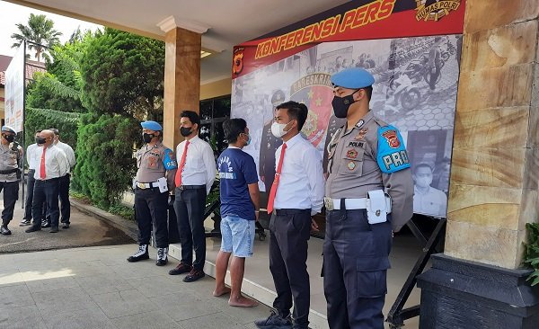 Setahun Buron ke Palembang, Eks Kades Cihawuk Kab. Bandung Dicokok Polisi