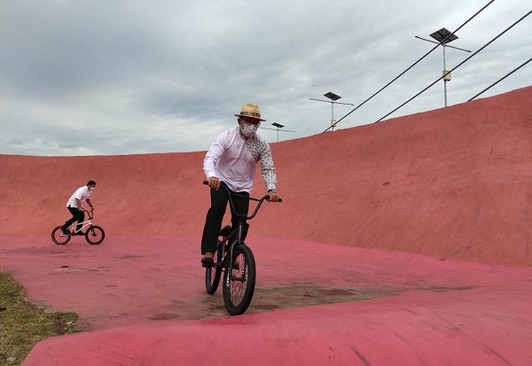Ridwan Kamil Jajal Track BMX Taman Brantas Hasil Rancangannya