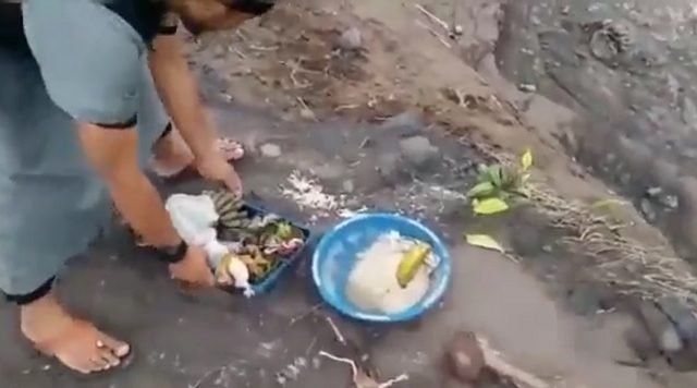 Viral Pria Tendang dan Buang Sesajen di Lokasi Bencana Gunung Semeru